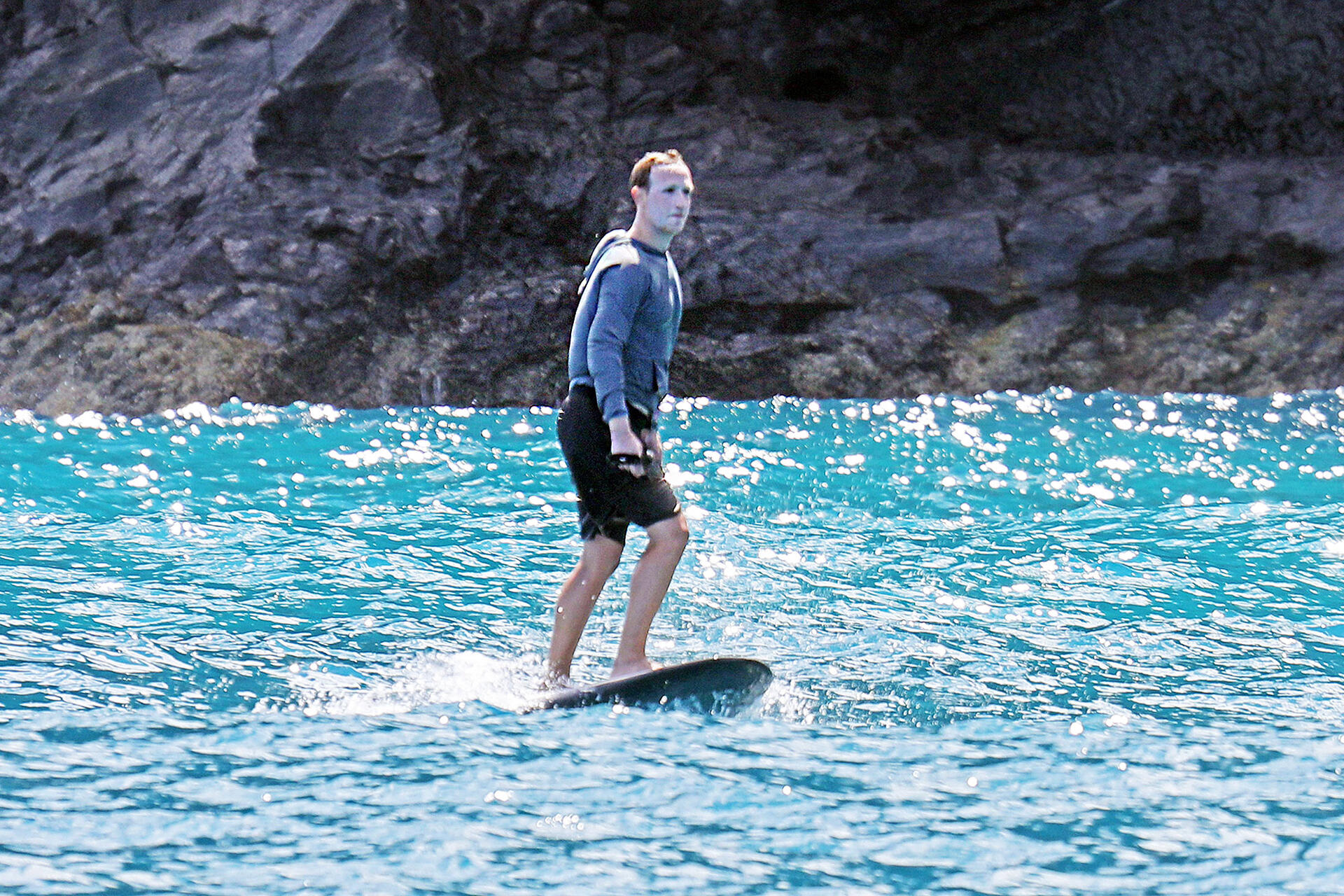 Name:  Mark-Zuckerberg-Spooks-the-Internet-With-Too-Much-Sunscreen-on-His-Face-in-Hawaii-04.jpg
Views: 504
Size:  675.7 KB