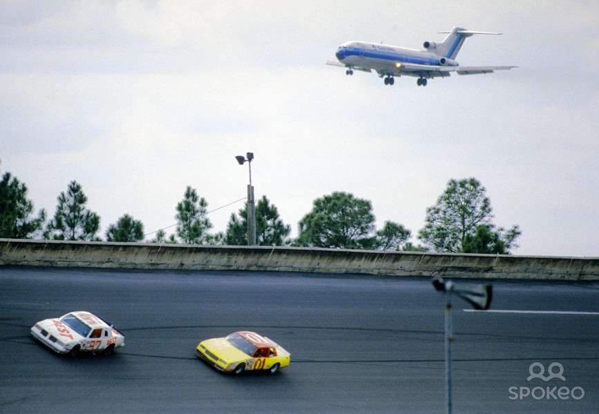 Name:  Dean Combs leads Doug Heveron 1984 Daytona 500 Eastern Airlines 727 lands.jpg
Views: 199
Size:  108.1 KB