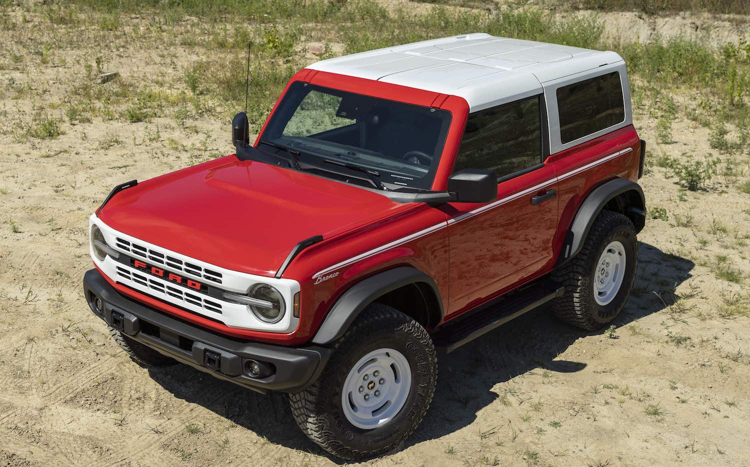 Name:  2023-Ford-Bronco-Heritage-Edition-Exterior-006-Front-Three-Quarters.jpg
Views: 494
Size:  195.2 KB