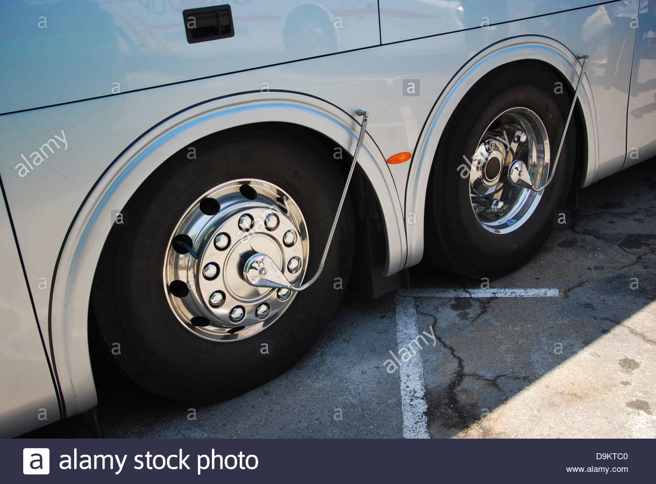 Name:  bus-wheels-with-central-tire-inflation-system-ctis-D9KTC0.jpg
Views: 345
Size:  153.4 KB