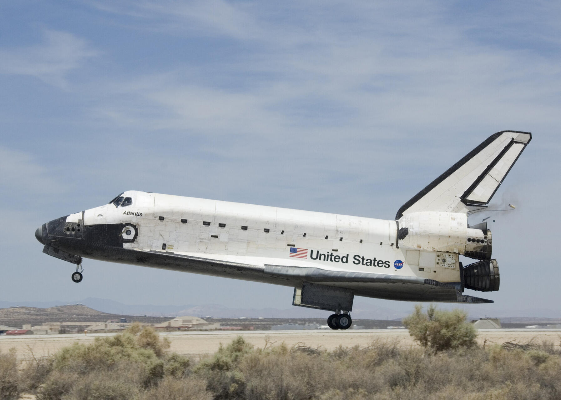 Name:  Atlantis_lands_at_Edwards_Air_Force_Base_California_pillars.jpg
Views: 359
Size:  185.3 KB