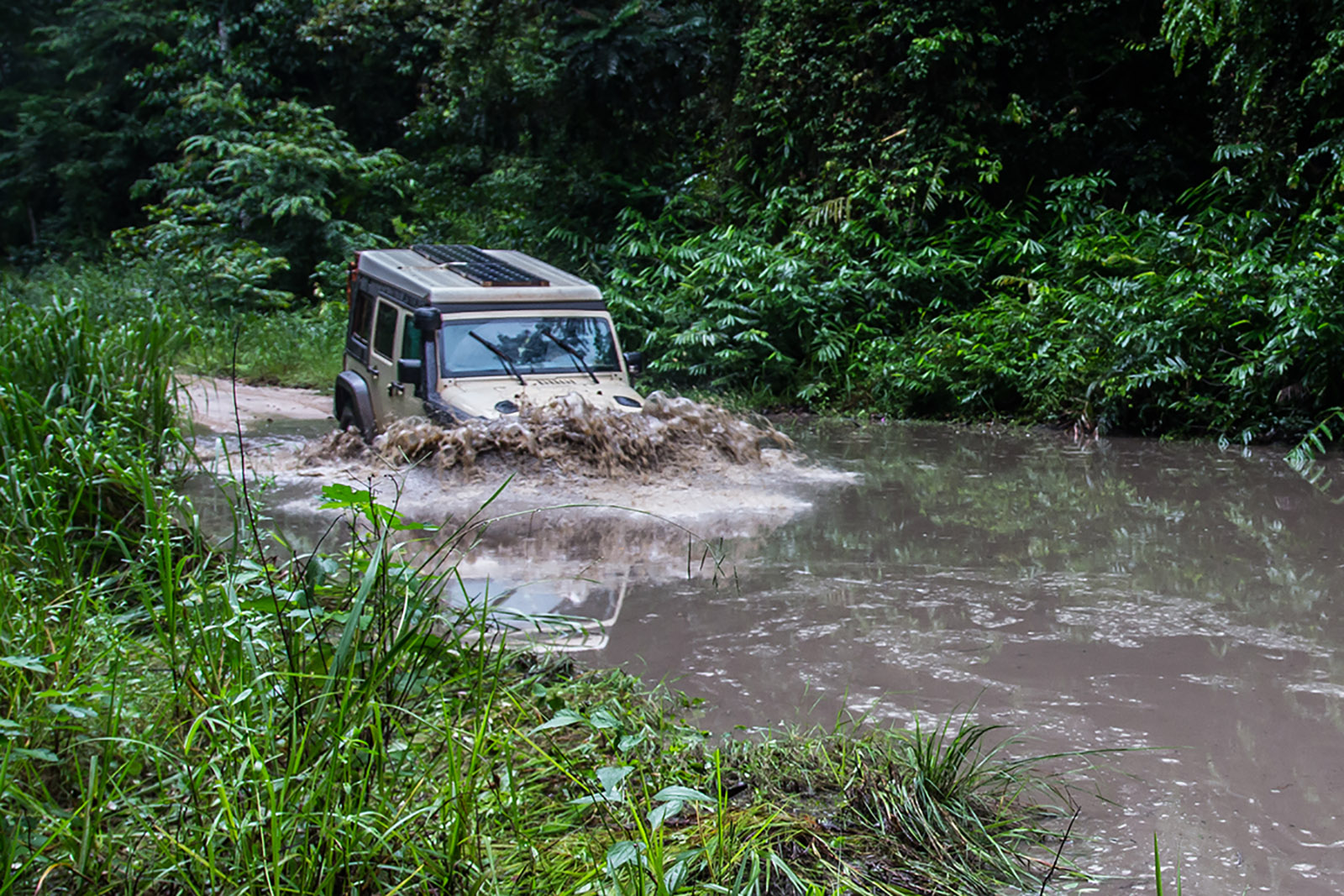 Name:  gabon-jeep-river-crossing-loango-np-med.jpg
Views: 462
Size:  623.6 KB