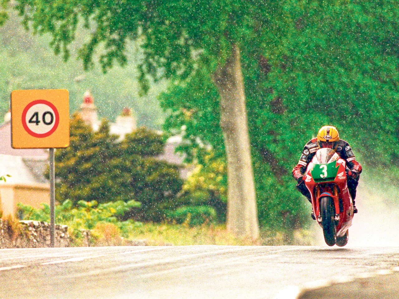 Name:  joey-dunlop-15.jpg
Views: 193
Size:  630.7 KB