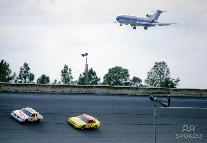 Name:  Dean Combs leads Doug Heveron 1984 Daytona 500 Eastern Airlines 727 lands.jpg
Views: 198
Size:  108.1 KB